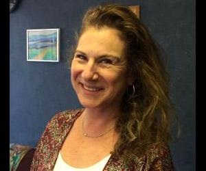 Headshot of Julianne Leavy, smiling